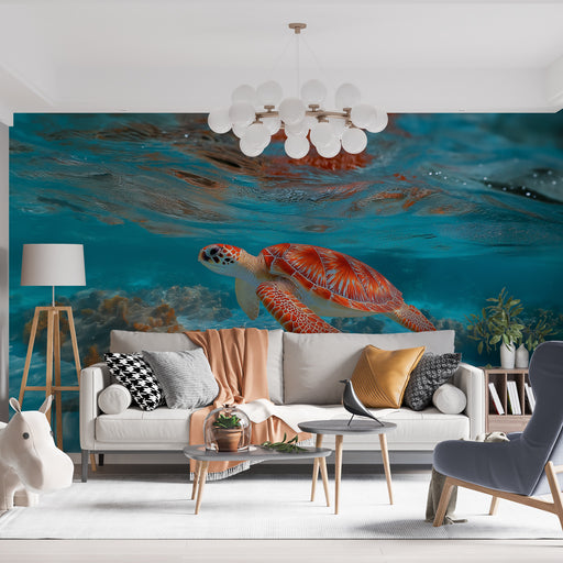 Un salon moderne avec un papier peint représentant une tortue marine colorée évoluant dans des eaux turquoise, créant une ambiance apaisante et aquatique.