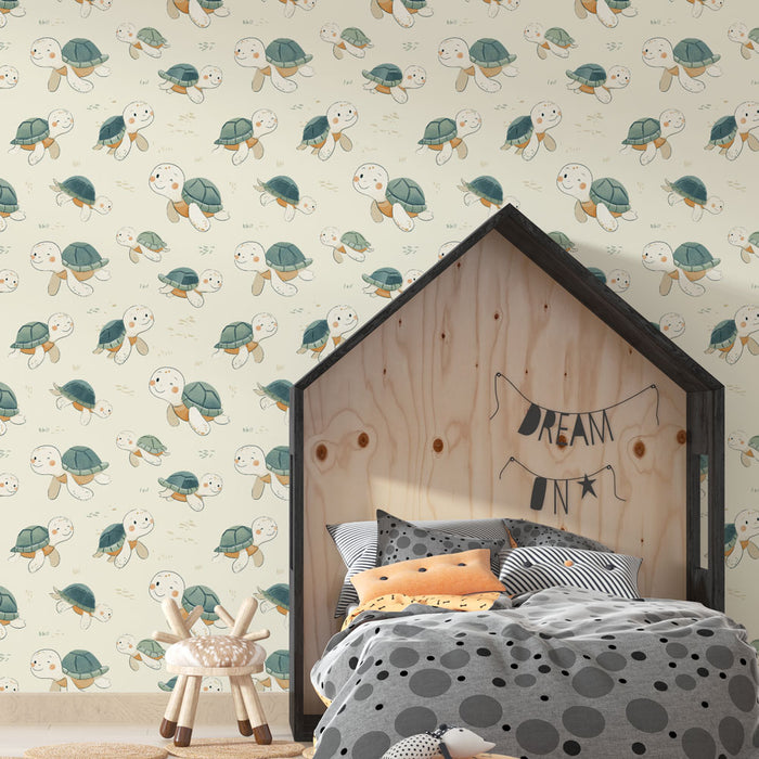Une chambre enfantine avec un papier peint ludique représentant des tortues et des bébés phoques sur fond clair, créant une atmosphère joyeuse et douce.