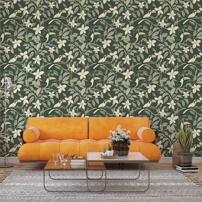 Un salon moderne avec un papier peint floral sur fond vert foncé, aux motifs de fleurs et d'oiseaux dans des teintes douces, créant une ambiance chaleureuse et naturelle.