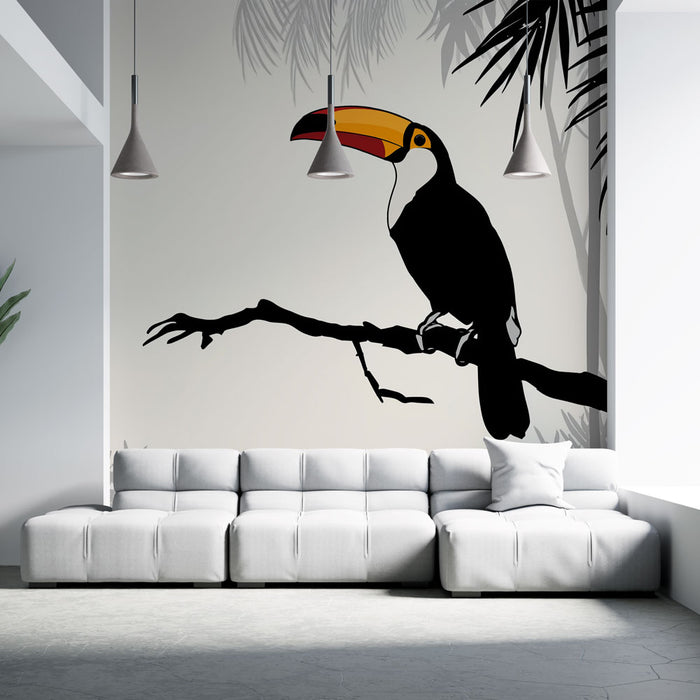 Un salon moderne avec un papier peint tropical représentant un toucan stylisé sur une branche, créant une atmosphère vivante et exotique.