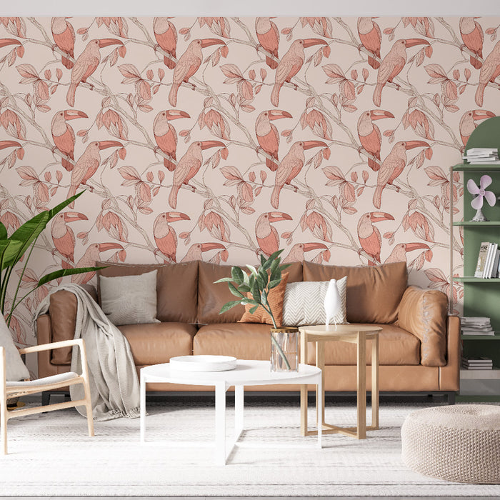 Un salon moderne avec un papier peint tropical illustrant des toucans sur fond beige, créant une atmosphère chaleureuse et accueillante.