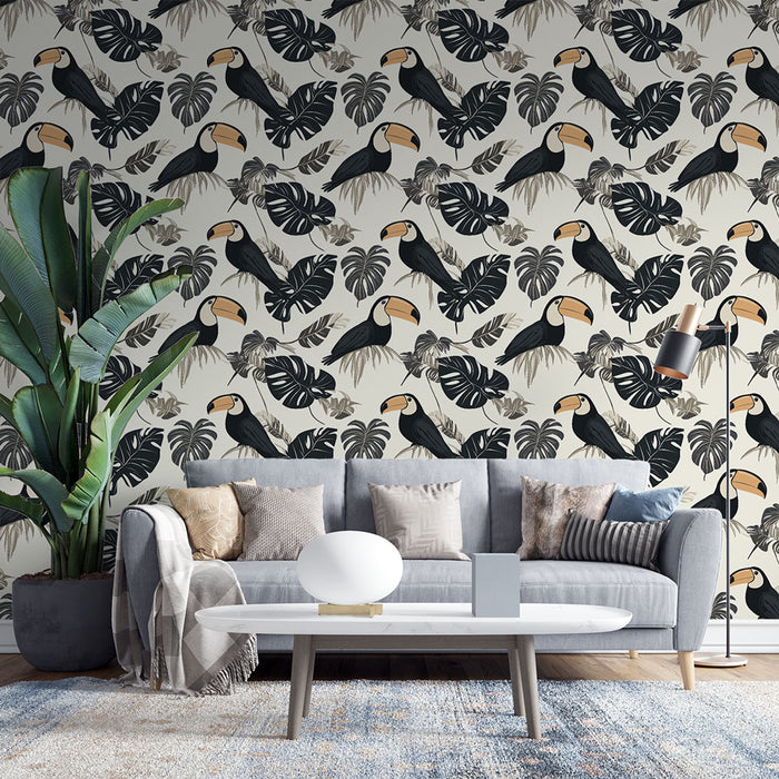 Un salon moderne avec un papier peint tropical représentant des toucans et des feuilles exotiques sur fond clair, créant une ambiance vivante et chaleureuse.