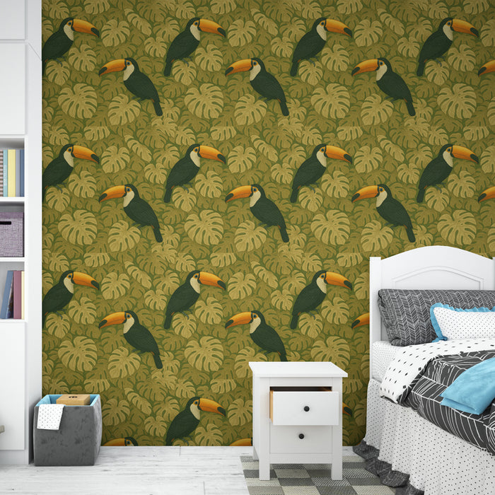Une chambre moderne avec un papier peint tropical représentant des toucans colorés et des feuilles de monstera sur fond vert olive, créant une ambiance vivante et exotique.