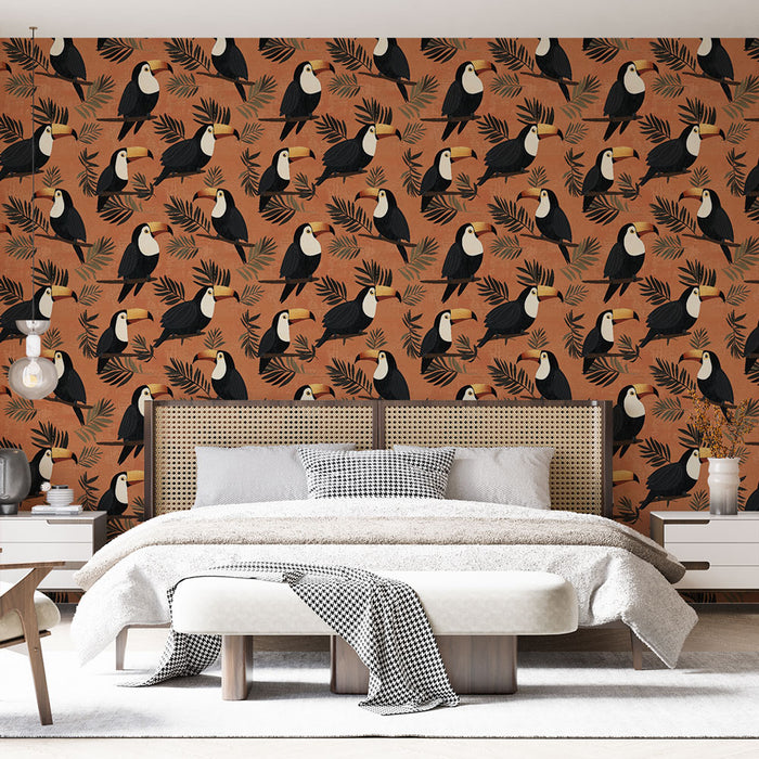 Une chambre moderne avec un papier peint tropical orangé illustrant des toucans et des feuillages, créant une ambiance chaleureuse et exotique.
