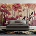 Une chambre moderne avec un papier peint tropical aux grandes feuilles roses et dorées, créant une atmosphère chaleureuse et vivante.