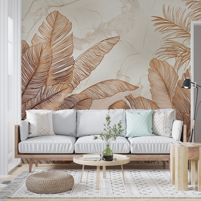Une salle de séjour moderne avec un papier peint aux grandes feuilles tropicales en lignes dorées sur fond beige, créant une ambiance chaleureuse et élégante.