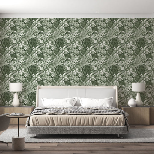 Une chambre élégante avec un papier peint floral vert et blanc, riche en feuillages luxuriants, créant une ambiance apaisante et naturelle.