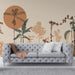 Un salon élégant avec un papier peint tropical aux motifs de plantes stylisées en teintes terreuses et un grand soleil orange, créant une atmosphère chaleureuse et apaisante.