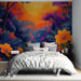 Une chambre accueillante avec un papier peint tropical aux couleurs vives, mêlant des fleurs orangées et des feuillages luxuriants sur fond dégradé de violet et d'orange.