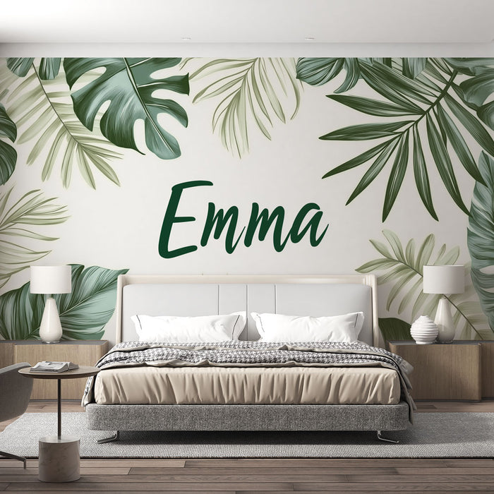 Une chambre moderne avec un papier peint tropical représentant de grandes feuilles vertes sur fond clair, créant une ambiance fraîche et apaisante.