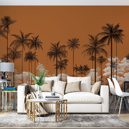 Une pièce moderne avec un papier peint tropical brun orangé illustrant des palmiers noirs et des feuillages délicats, créant une atmosphère chaleureuse et accueillante.