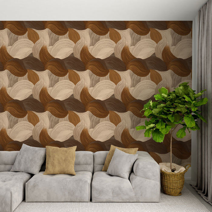 Un salon moderne avec un papier peint aux motifs ondulés dans des teintes de brun et beige, créant une ambiance chaleureuse et accueillante.