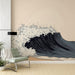 Papier peint vague marine avec vague stylisée sur fond doux pour décoration murale moderne.