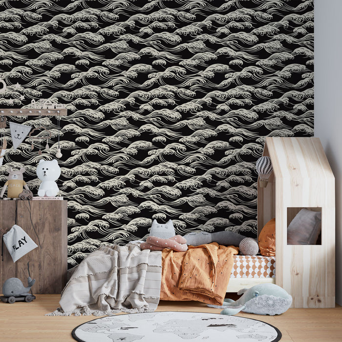 Une chambre d'enfant avec un papier peint représentant des vagues stylisées en beige sur fond noir, créant une ambiance dynamique et ludique.