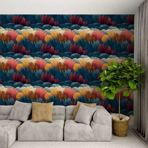 Un salon contemporain avec un papier peint aux motifs de feuillages colorés dans des teintes de bleu, rouge et doré, créant une ambiance chaleureuse et dynamique.