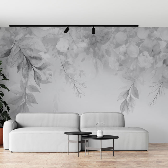 Un salon moderne avec un papier peint floral en nuances de gris, évoquant une ambiance douce et apaisante grâce à ses motifs délicats de feuilles et de fleurs.
