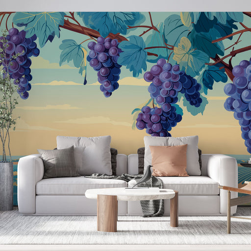 Un salon lumineux avec un papier peint représentant de grandes grappes de raisins violets sur fond dégradé évoquant une ambiance chaleureuse et conviviale.