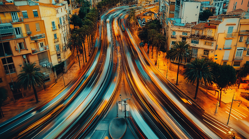 Papier peint ville nocturne Trafic lumineux à travers une ville en soirée