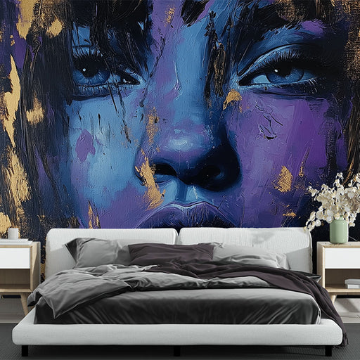Papier peint visage artistique avec portrait contemporain en nuances de bleu et touches dorées pour chambre moderne.