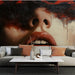 Papier peint artistique avec visage captivant et touches de rouge pour salon moderne