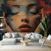Papier peint artistique visage vibrant avec couleurs éclatantes pour salon moderne