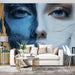Papier peint artistique avec visage stylisé en teintes froides et chaudes pour salon moderne
