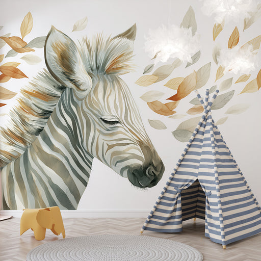 Une chambre d'enfant avec un papier peint illustrant un zèbre délicat entouré de feuilles aux teintes douces, créant une ambiance apaisante et ludique.
