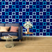 Papier peint bleu avec motifs carrés géométriques pour salon moderne