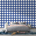 Papier peint bleu avec motifs géométriques blancs pour chambre moderne