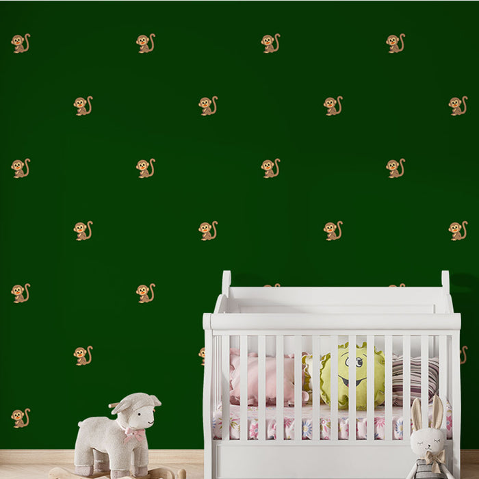 Papier peint vert foncé avec petits singes pour chambre d'enfant, idéal pour une décoration ludique et originale.